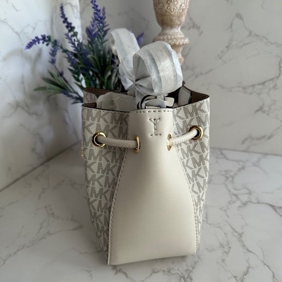 MICHAEL KORS Phoebe Small Logo Bucket Bag - Light Cream - Picture 6 of 14